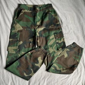 MISSGUIDED camo printed cargo trousers 💚